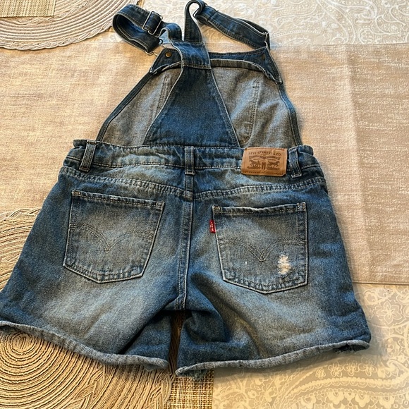 Levi's Girl's Size 10 Girl Overalls Shorts Shortalls Jean Denim Blue Medium Wash - Picture 4 of 8